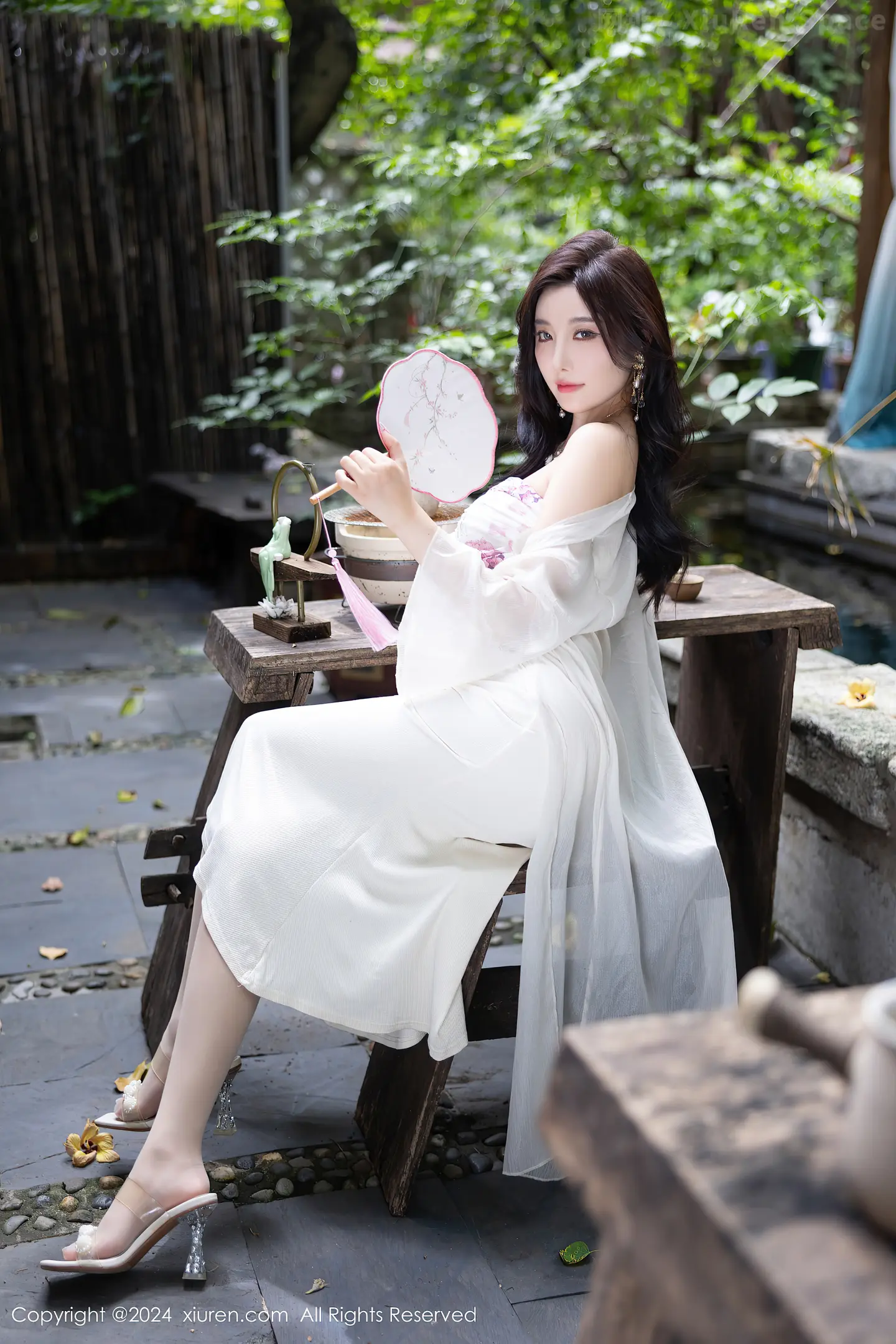 图片[6]-[XiuRen秀人网]VOL.8926 女神杨晨晨Yome性感浅色连衣裙配开档肉丝秀完美身材诱惑写真80P-秀人网官方网站